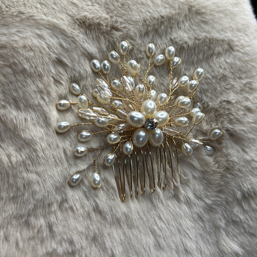 Art of the Swoon Gold Pearl Beaded Hair Comb